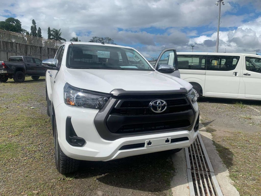 2025 Toyota Hilux Double Cab G 2.4L Diesel 4x2 6AT LHD