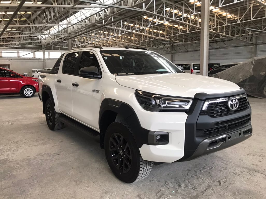 2025 Toyota Hilux Double Cab Revo Conquest 2.8L Diesel 4x4 6MT LHD