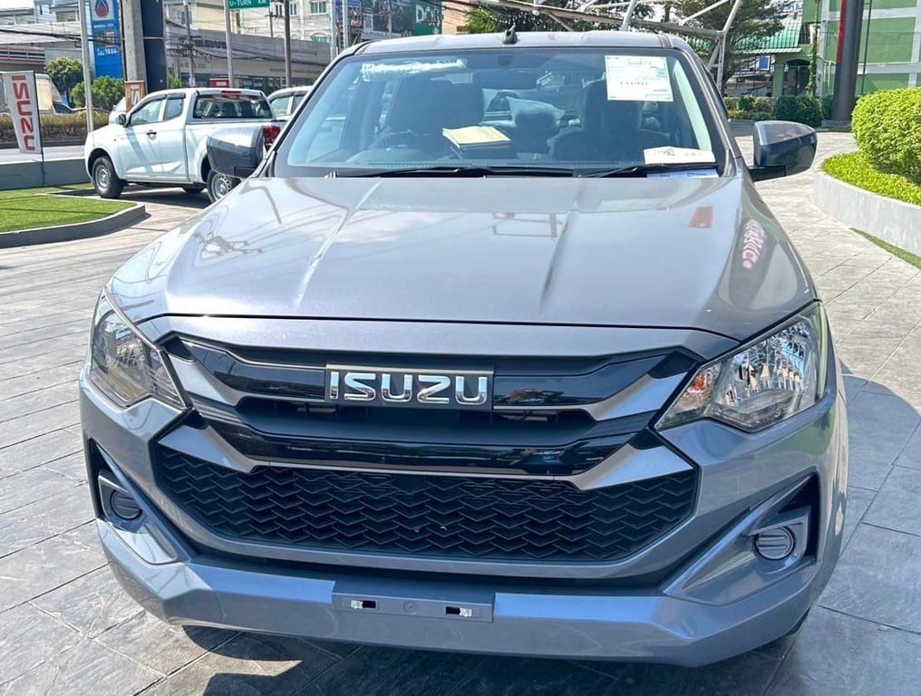 2025 Isuzu D-Max Double Cab Cab4 S 2.2L Diesel 4x2 6MT RHD