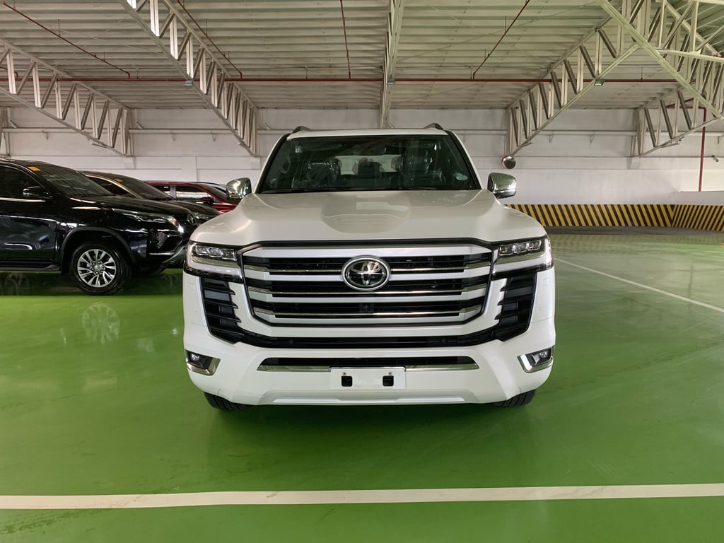 2025 Toyota Land Cruiser SUV 300 Series ZX 3.3L Diesel 4x4