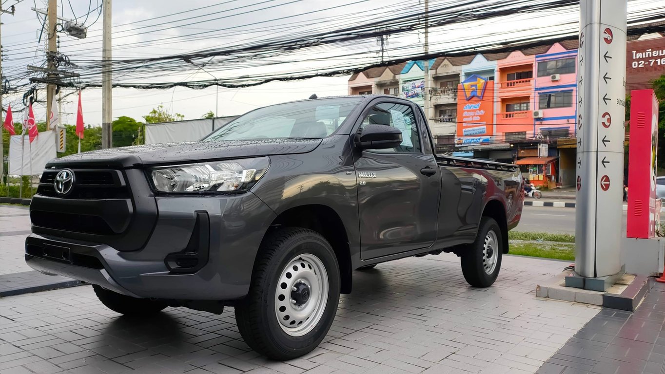 2025 Toyota Hilux Single Cab Revo Entry 2.8 Diesel 4x4 6MT RHD