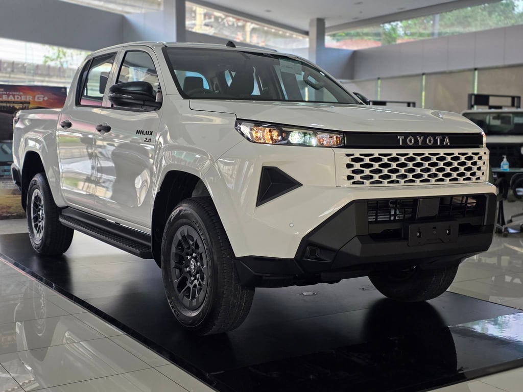 2025 Toyota Hilux Double Cab Travo Prerunner Smart 2.8L Diesel 2WD 6AT RHD