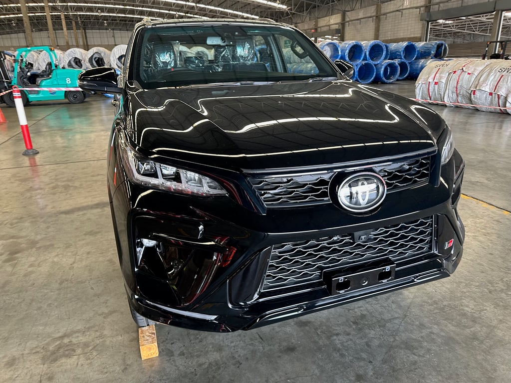 2025 Toyota Fortuner SUV GR Sport 2.8L Diesel 4x4 6AT RHD