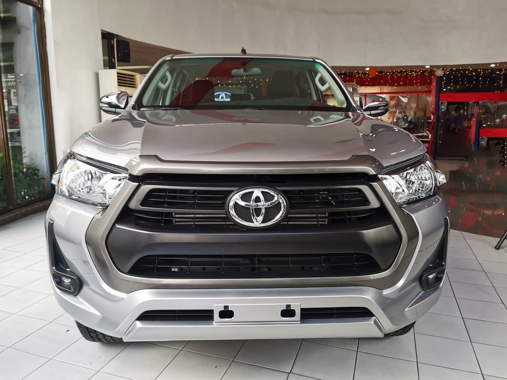 2025 Toyota Hilux Double Cab G 2.4L Diesel 4x2 6MT LHD