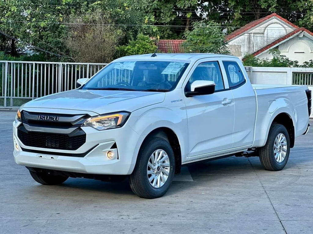 2025 Isuzu D-Max Extra Cab (Space Cab) L 2.2L Diesel 4x2 8AT RHD