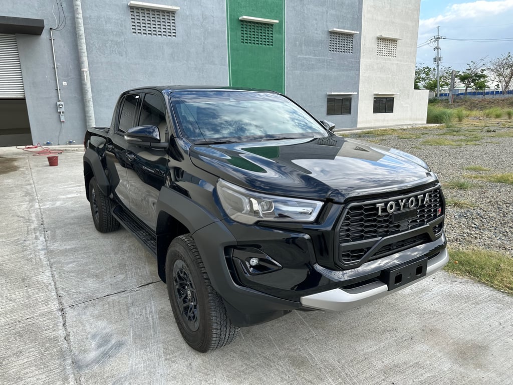 2025 Toyota Hilux Double Cab Revo GRS 2.8L Diesel 4x4 6AT LHD