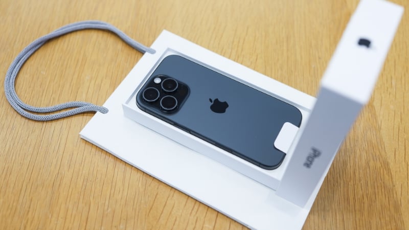 Apple Airlifts 600 Tons of IPhones into US To Beat Tariffs