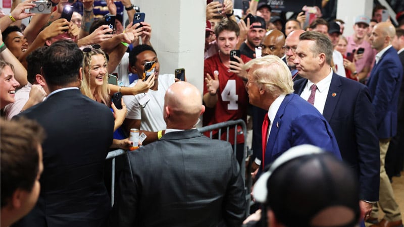 ‘Four More Years!’: Stadium Goes Wild as Trump Arrives at Alabama-Georgia Football Game