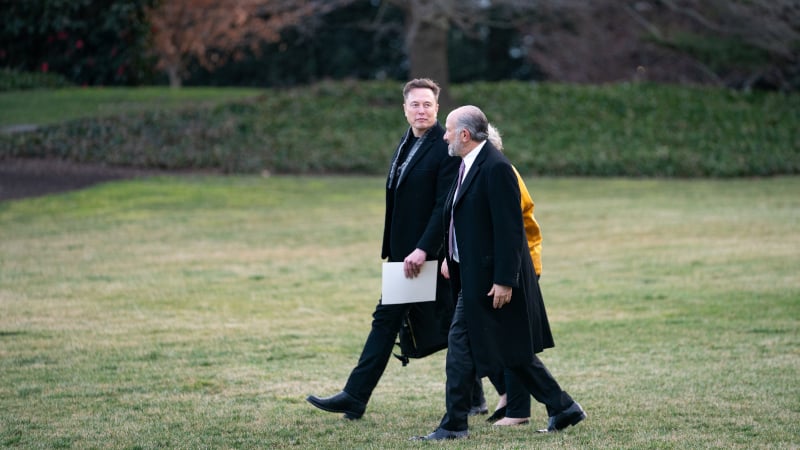 Musk Calls for Sanctions on Ukrainian Oligarchs