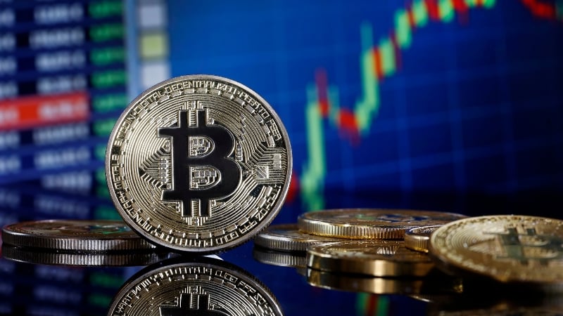 Bitcoin Nears 0k after Record Monthly Candle