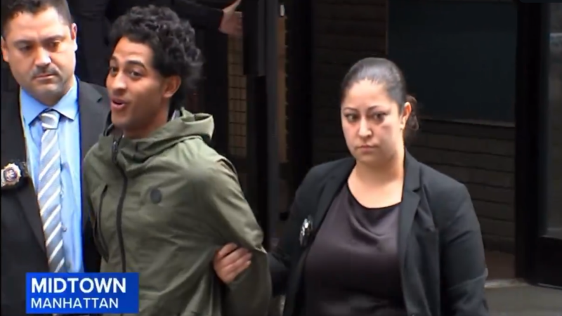 Illegal Tied To Tren de Aragua Gang Smiles At Cameras After Being Arrested For Sexually Motivated Robbery Of NYC Prosecutor Illegal Tied To Tren de Aragua Gang Smiles At Cameras After Being Arrested For Sexually Motivated Robbery Of NYC Prosecutor