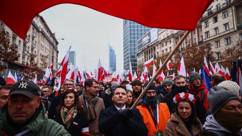 Poland: Politicians’ Kids Should be Sent to The Frontline First, Says Right-Wing Presidential Candidate in New Law Proposal