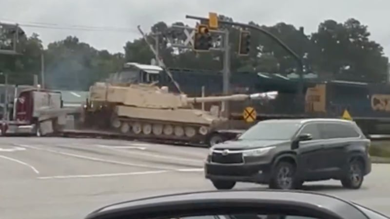 Wild Video: Train Crashes Into Howitzer In South Carolina