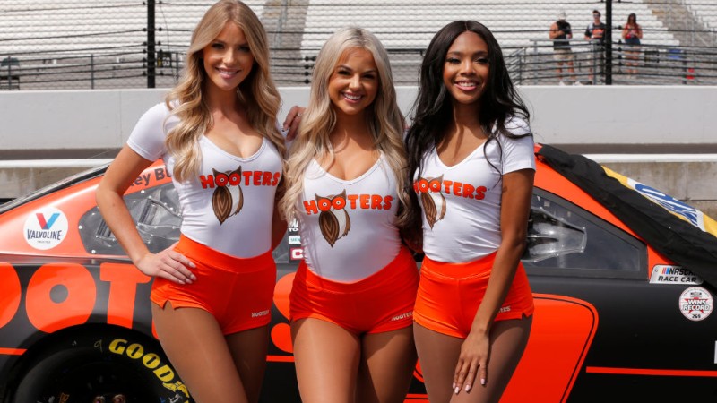 Hooters Goes Tits-Up As Bankruptcy May Come Within Months