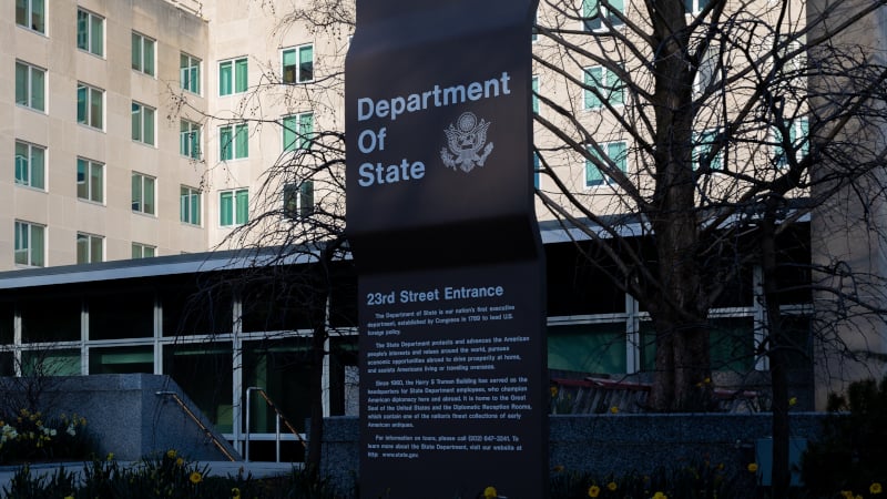 US Diplomats Pushing State Dept. to Unfreeze Aid for Ukraine