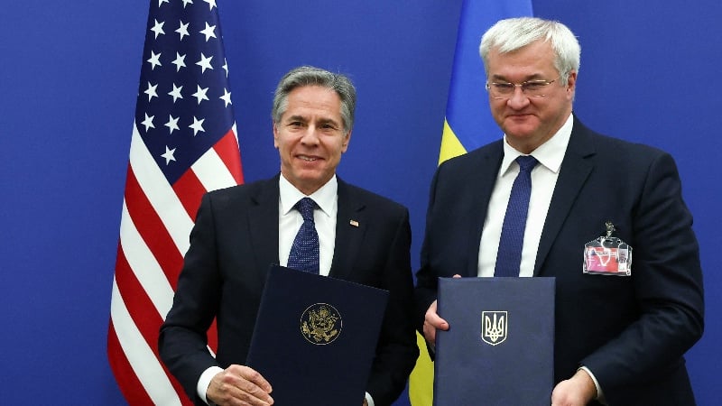 Ukraine’s Foreign Ministry Pushes to Join NATO While Ukrainian Politician Calls for Nuclear Weapons