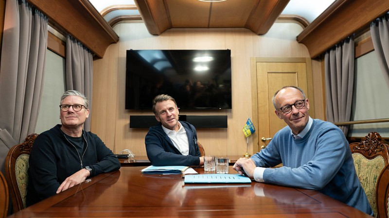 Macron, Starmer Blast ‘Unacceptable’ Russian Stance In Talks, Zelensky Urges More Sanctions