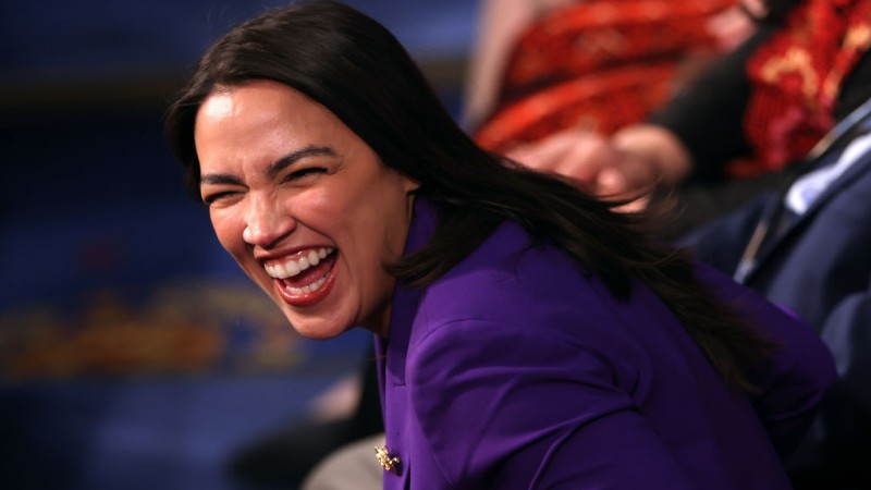 Alex Jones Slams ‘Disgusting Communist’ AOC After She Claims 4th Amendment Allows Her To Teach Illegals To Evade ICE