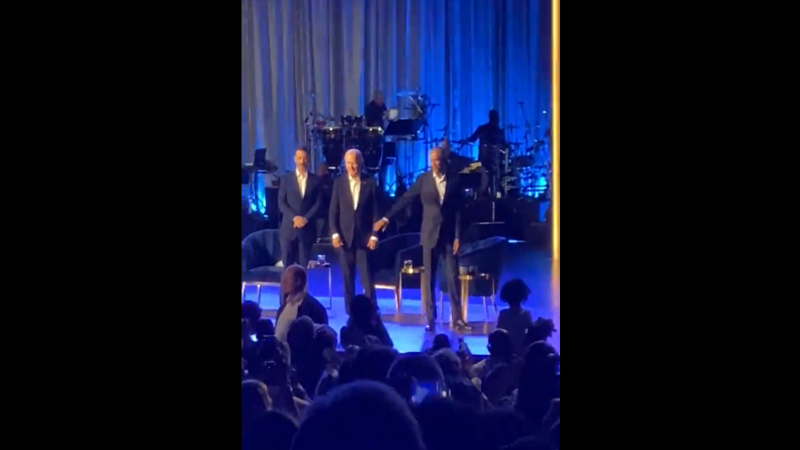 Panic Mode! White House & Media Rush To Claim Biden DID NOT Freeze Onstage With Obama