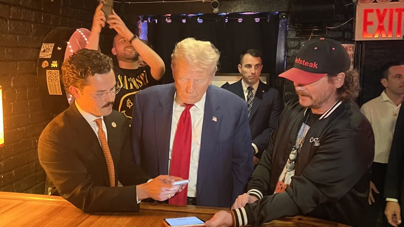 Trump Uses Bitcoin to Buy Burgers at New York Bar