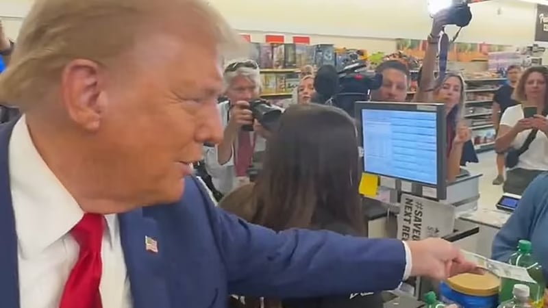 Leftists TRIGGERED After Trump Helps Mother-of-Three Pay for Groceries with 0 Bill