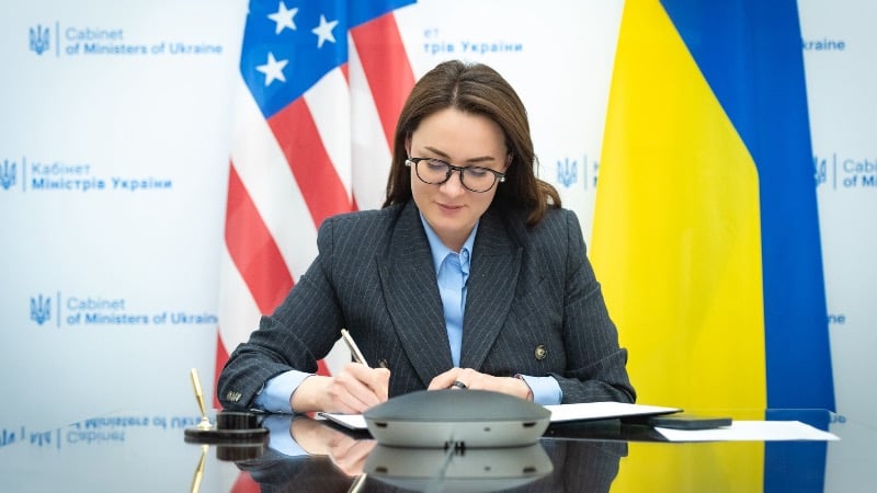 Trump Expects Ukraine to Sign Mineral Deal Next Week After Kiev Leaves Zelensky Behind