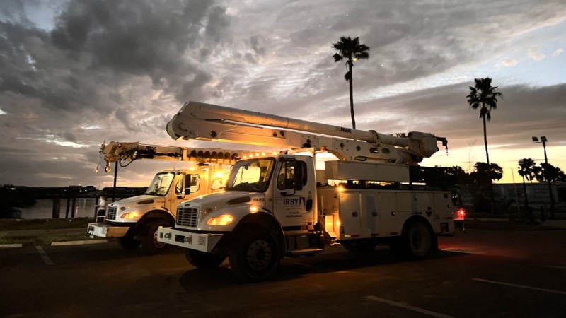 Linemen Responding To Hurricane Helene On Strike After Being Left Without Pay