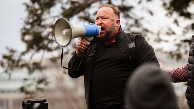 Video: Watch Alex Jones Call For “Peace” And Try To Stop The Democrat-Led, FBI-Run Fake Insurrection