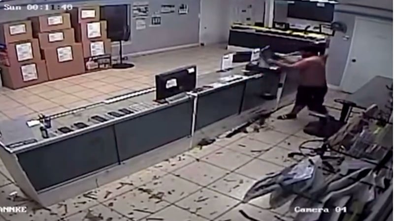 WATCH: Shirtless ‘Migrant’ Trashes Florida Cell Phone Store During Brazen Smash-and-Grab Robbery