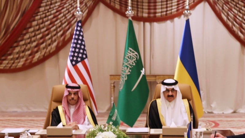 Russia & Ukraine Hold War Negotiations But No Deal Reached