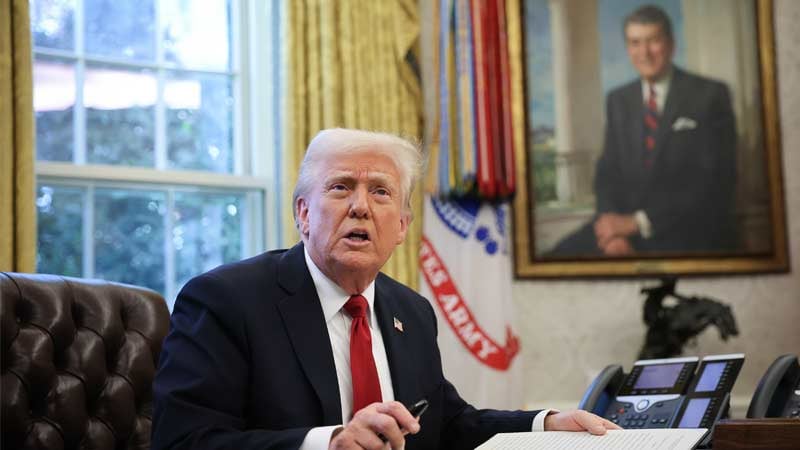 Trump ‘Very Angry’ & ‘Pissed Off’ At Putin, Threatens New Tariffs