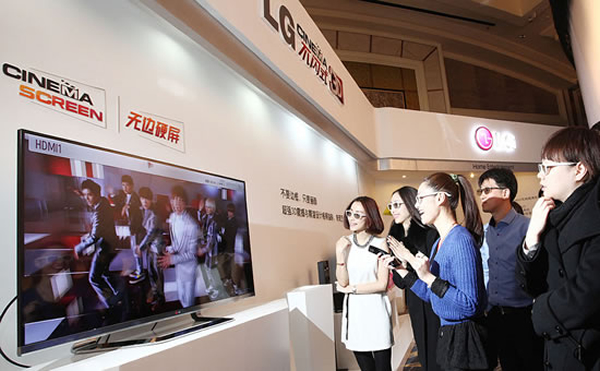 lg-worlds-biggest-3d-tv-2