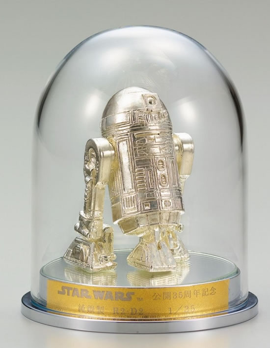 Gold C-3PO and Silver R2-D2 scale models celebrate Star Wars in