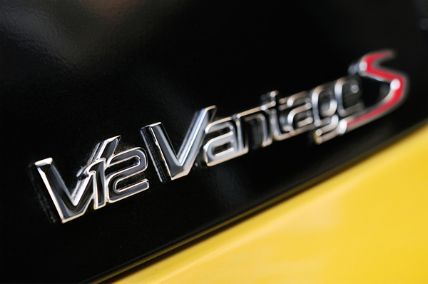 aston-martin-v12-vantage-s-13