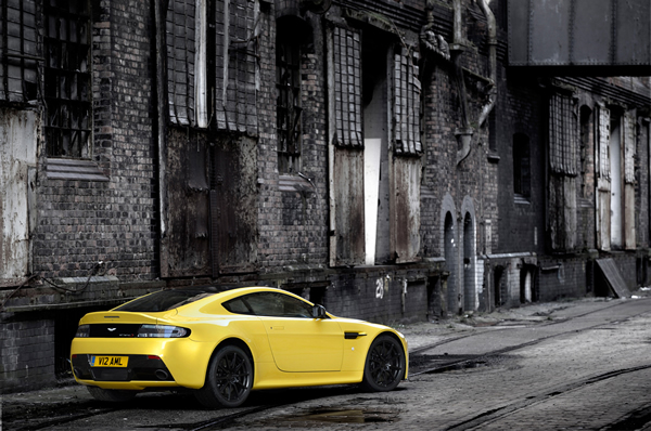 aston-martin-v12-vantage-s-22