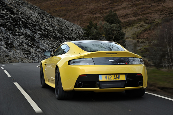 aston-martin-v12-vantage-s-25