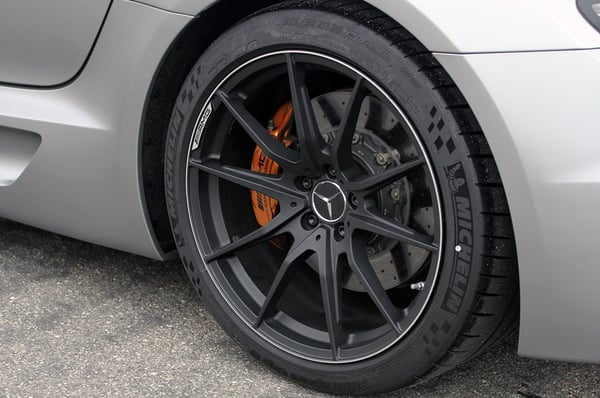 2014-mercedes-benz-sls-amg-black-series-11