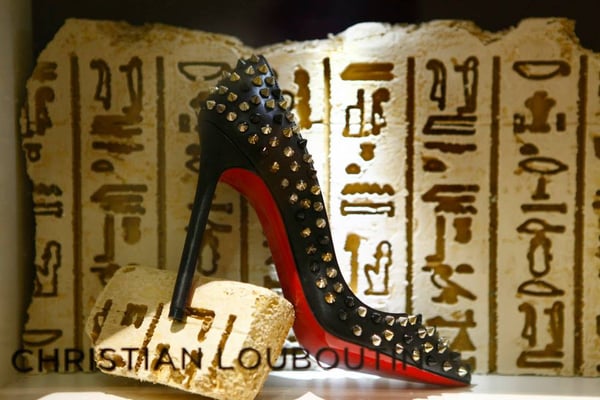 christian-louboutin-2013-windows-16