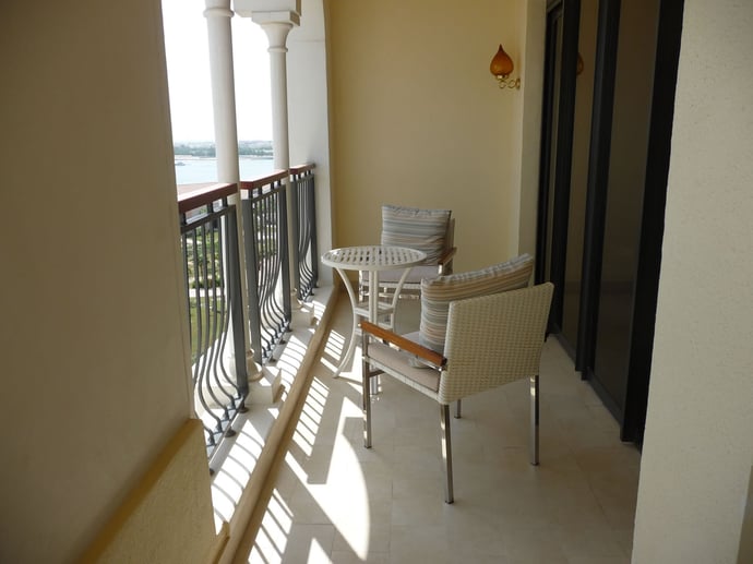 balcony