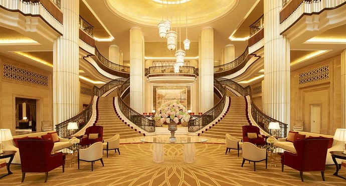 st-regis-abu-dhabi-reception-hall-grand-staircase