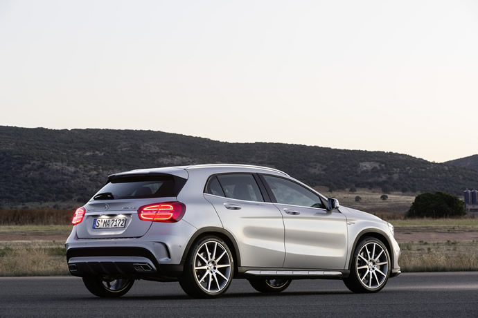 mercedes-benz-gla-45-amg-3