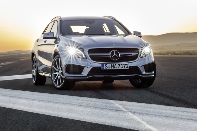 mercedes-benz-gla-45-amg-4