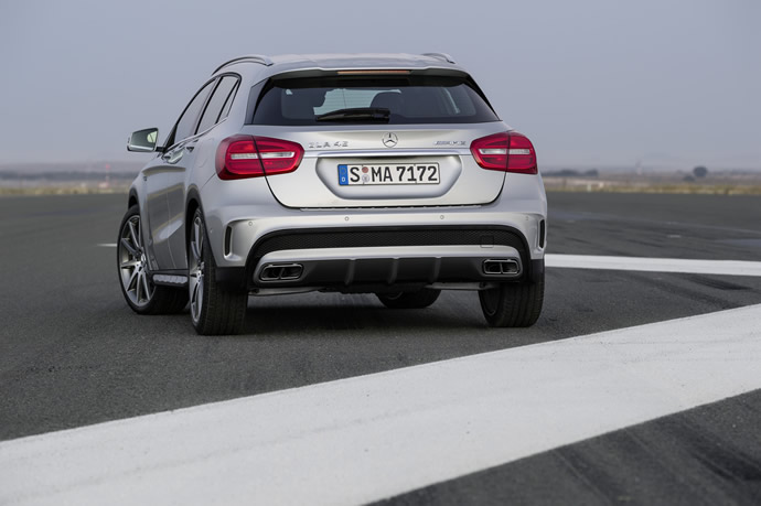 mercedes-benz-gla-45-amg-5