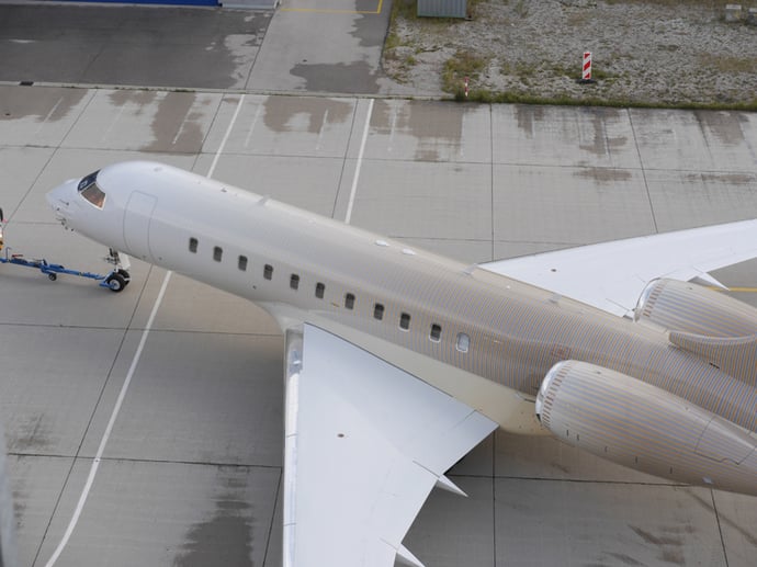 happy-design-studio-private-jet-painting-3