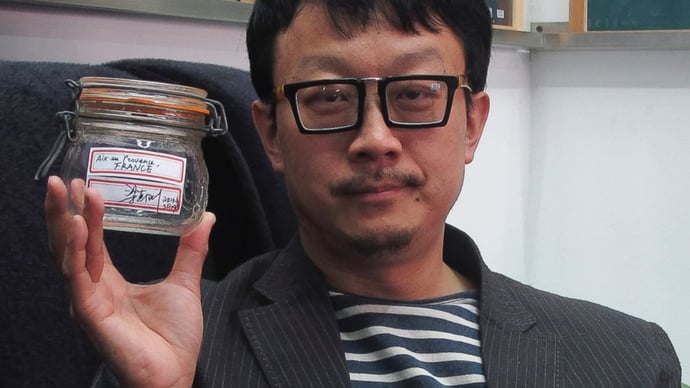 A can of fresh French air sells for $900 in China