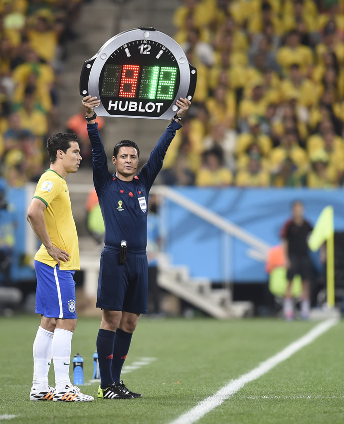 hublot-referee-board-2