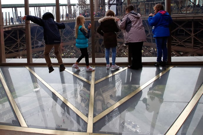 eiffel-tower-glass-floor-2