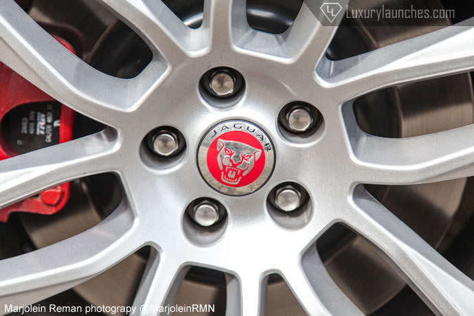 jaguar-f-type-r-coupe-03