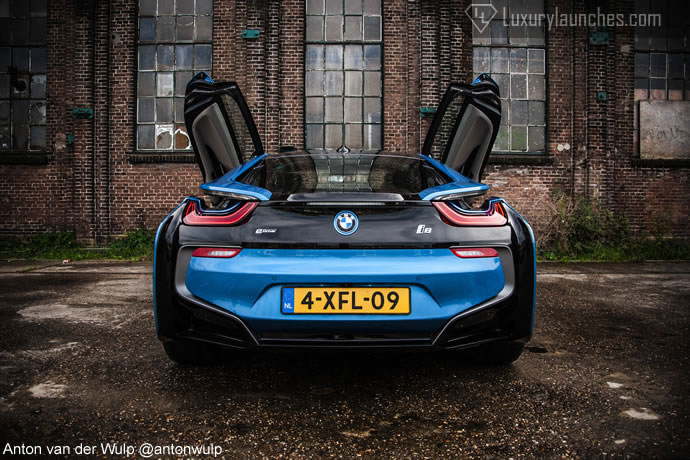The i8 has wide and round Kim Kardashian hips with downward air intake for extra aerodynamics.