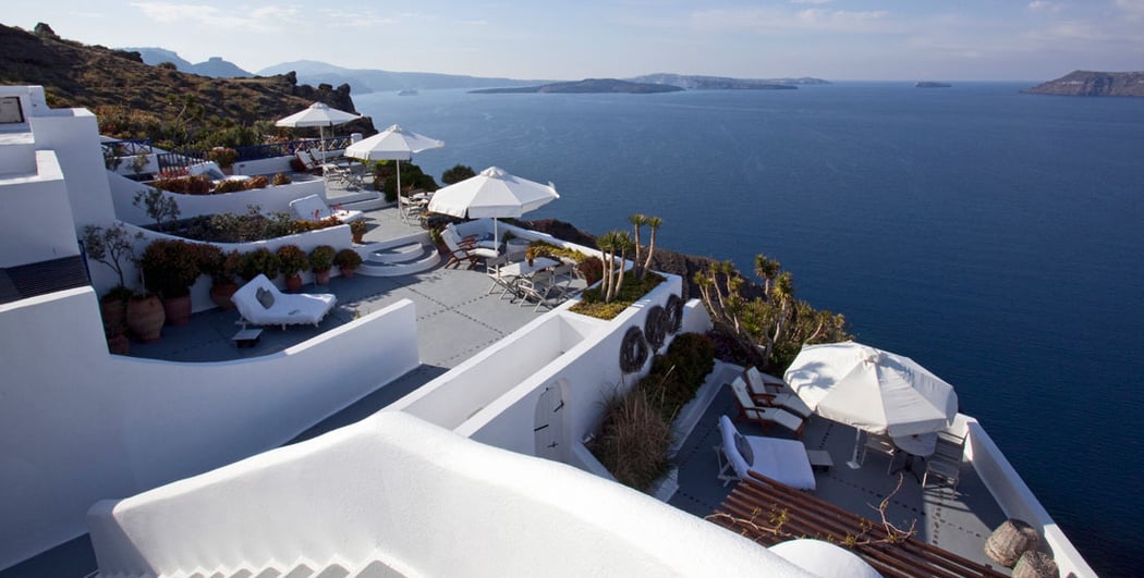 We pick the 5 best luxury hotels in Santorini - Luxurylaunches